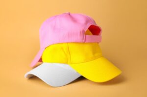 Bonés personalizados: guia completo para criar brindes que divulgam sua marca todos os dias